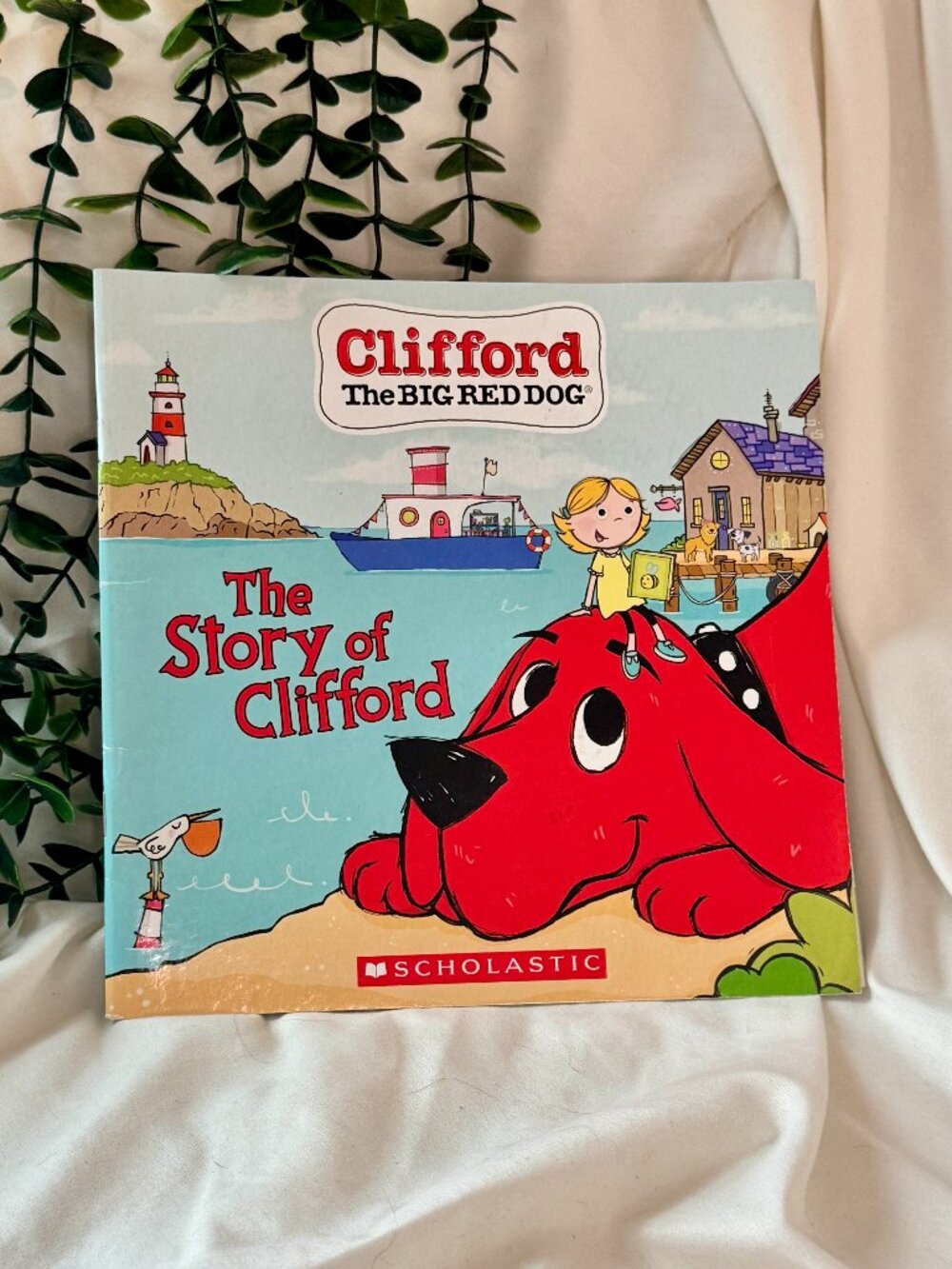 Clifford the Big Red Dog: The Story of Clifford by Norman Bridwell